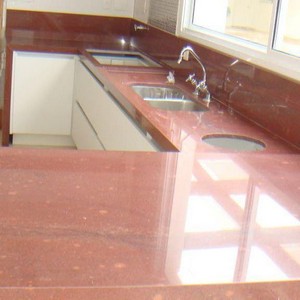 Balcão de mármore com cooktop